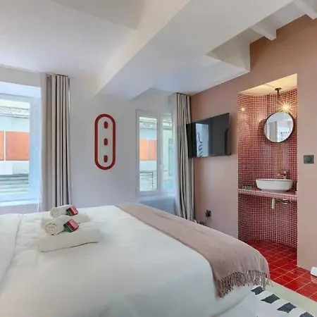 Les Halles - Luxurious & Colorful 4bd For 16 Guest