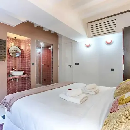 Les Halles - Luxurious & Colorful 4bd For 16 Guest