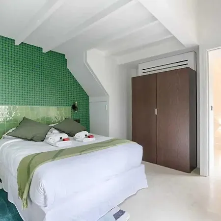 Les Halles - Luxurious & Colorful 4bd For 16 Guest