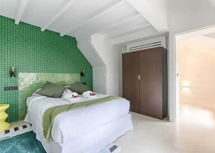 Les Halles - Luxurious & Colorful 4bd For 16 Guest