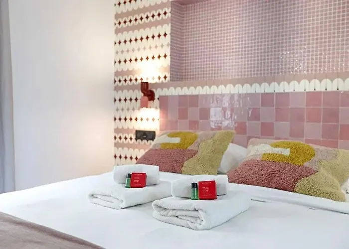 Les Halles - Luxurious & Colorful 4bd For 16 Guest شقة