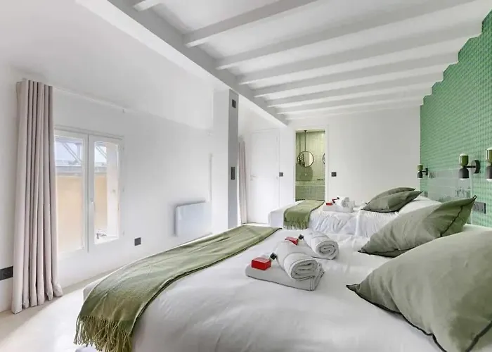 Les Halles - Luxurious & Colorful 4bd For 16 Guest *