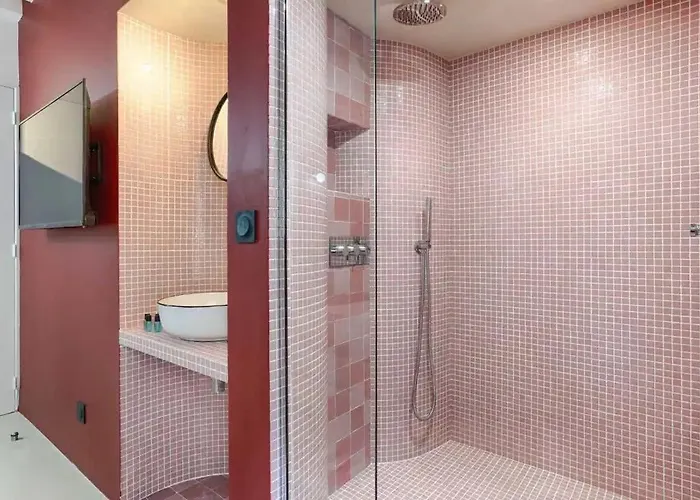 Les Halles - Luxurious & Colorful 4bd For 16 Guest *