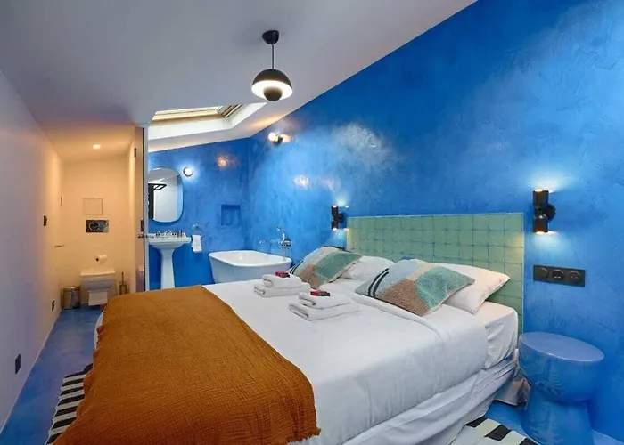 Les Halles - Luxurious & Colorful 4bd For 16 Guest