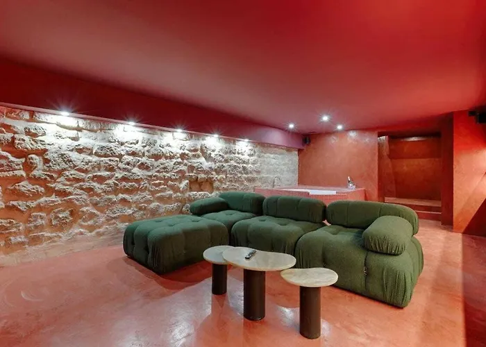 Les Halles - Luxurious & Colorful 4bd For 16 Guest