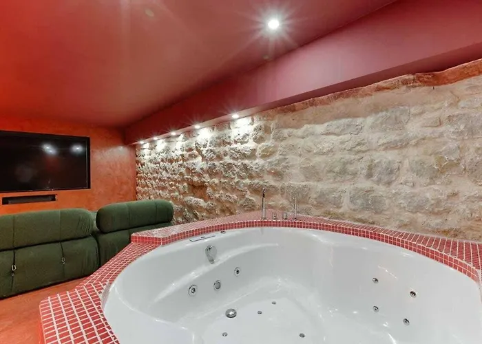 شقة Les Halles - Luxurious & Colorful 4bd For 16 Guest